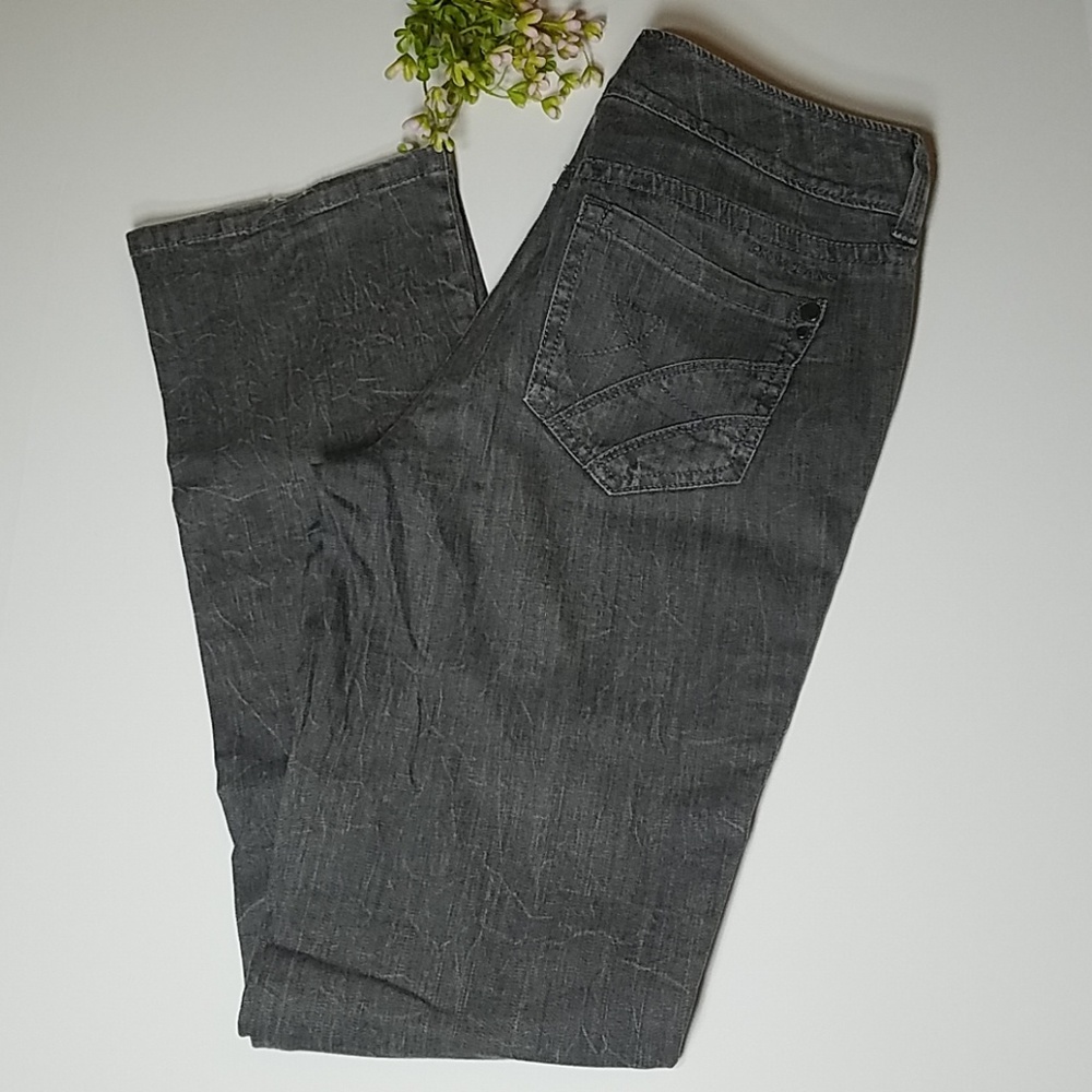 🎀 DKNY straight leg gray jeans